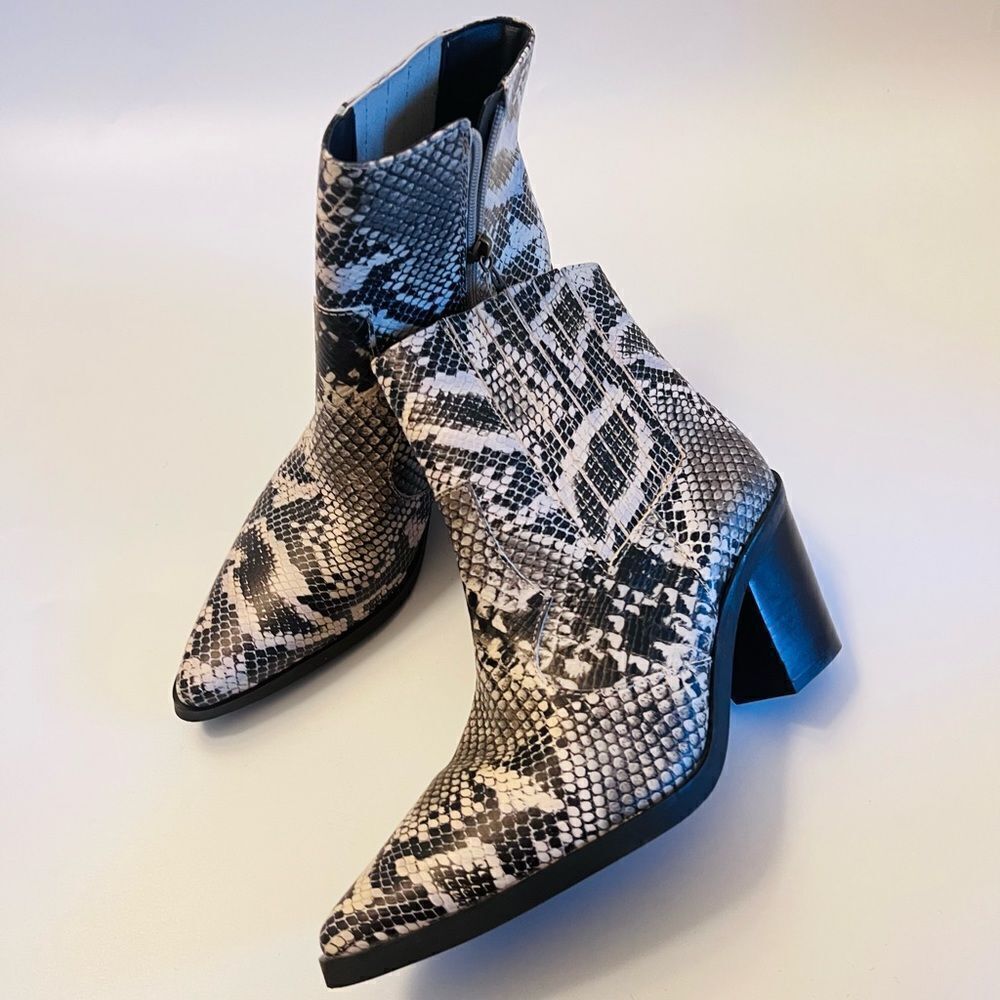 Blondo
Que Leather Waterproof Boots/Booties